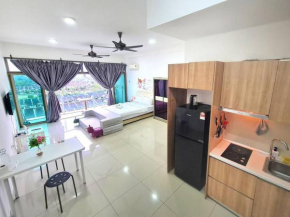 Warm studio balcony city view Palazio Apartment Mount Austin by GDRAGON HomeStay
